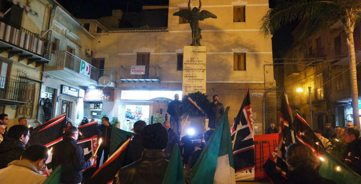 Saluto romano al corteo di Forza Nuova in città, ministero parte civile: difese, "processo politico" - La manifestazione in piazza Martiri della Libertà