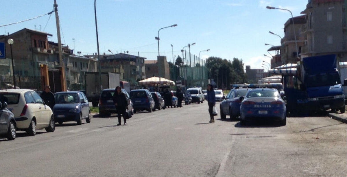 Controlli al mercato, nel furgone ambulante pistola e ascia: via al giudizio - 