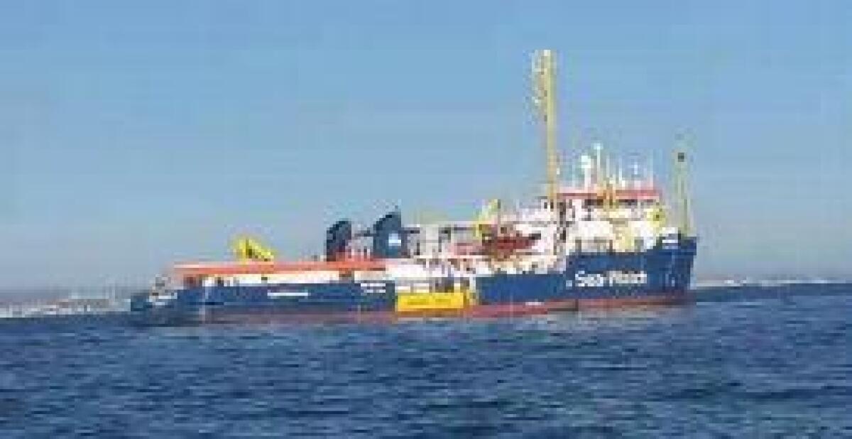LA SEA WATCH ATTRACCA A LAMPEDUSA, ARRESTATA LA CAPITANA - 