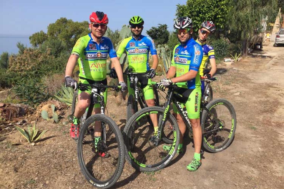 La Coppa Sicilia di mtb torna a Montelungo dopo 13 anni di digiuno - Una rappresentanza del "Bike team Gela" che ha promosso la tappa Asi Coppa Sicilia a Montelungo.