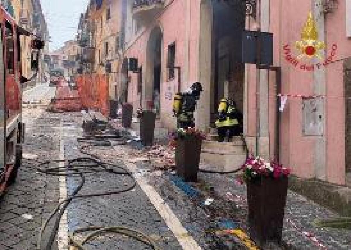 ROCCA DI PAPA: ESPLOSIONE PER FUGA DI GAS, TRA FERITI SINDACO E BIMBI -