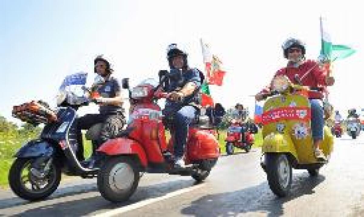 RADUNO IN UNGHERIA PER I "VESPISTI" DI TUTTO IL MONDO - 