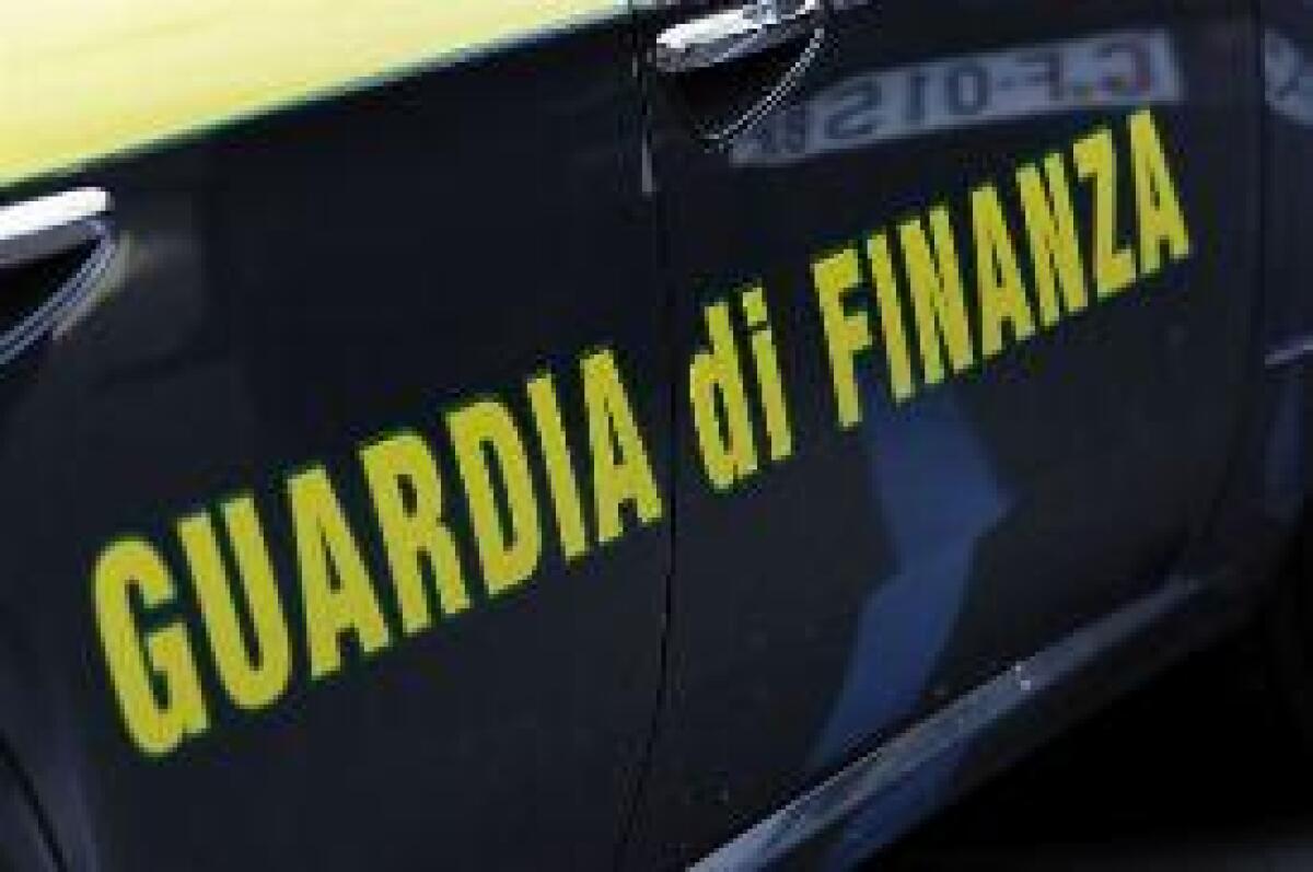 ROMA: TENTA DI CORROMPERE FINANZIERI, ARRESTATO IMPRENDITORE CINESE - 