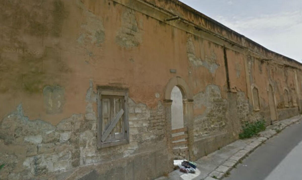 Crolli su costone via Romagnoli, Comune diffidato: possibile denuncia - Ci sono stati crolli