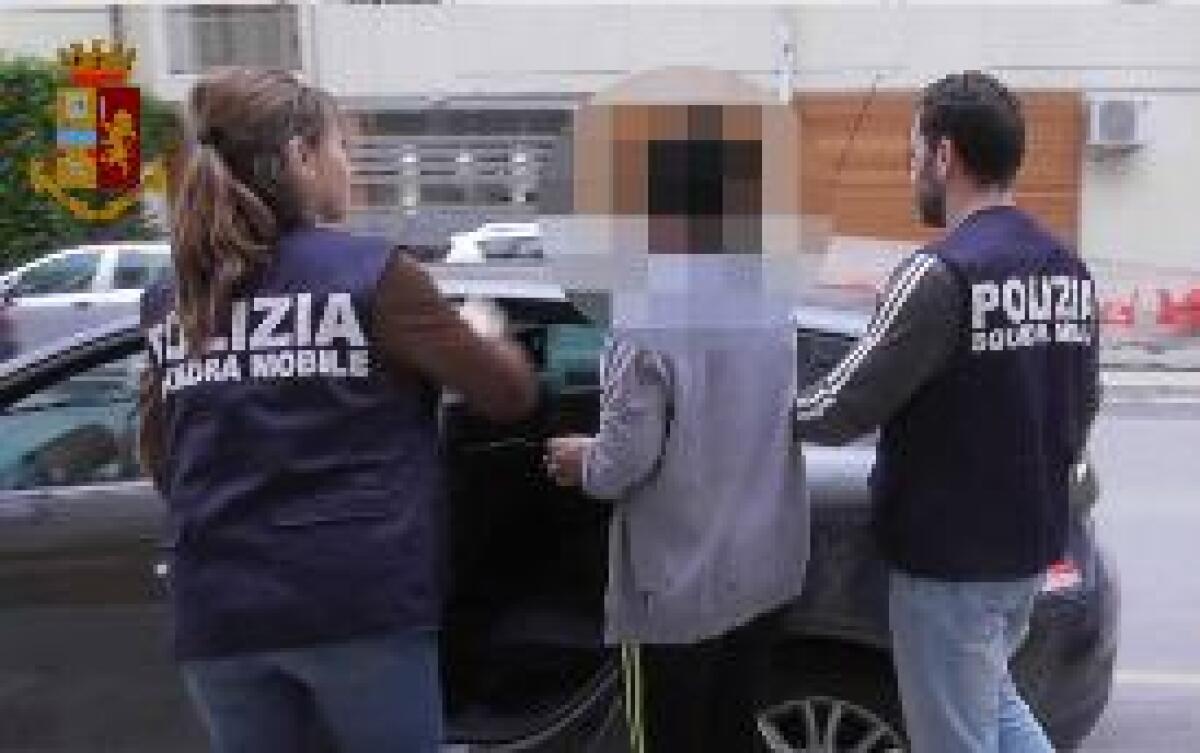 MADRE FACEVA PROSTITUIRE LA FIGLIA 13ENNE, 5 ARRESTI NEL RAGUSANO - 