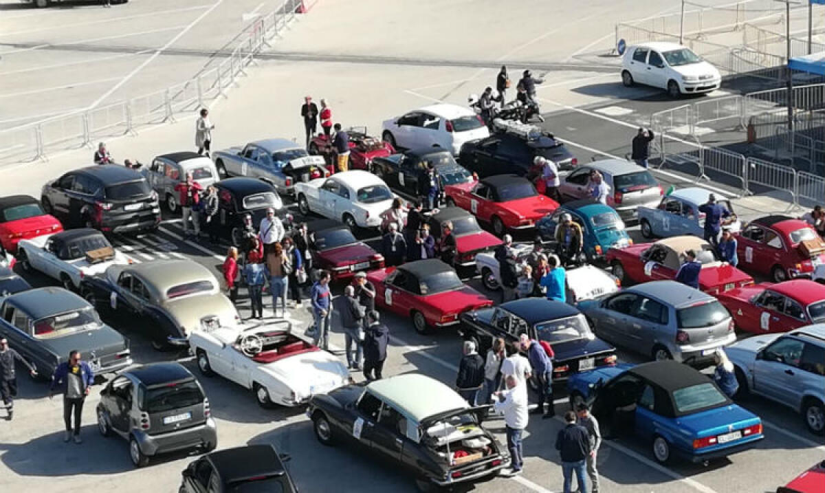 Auto d'epoca della scuderia gelese a Malta, partito il mini tour sull'isola - L'arrivo a Malta