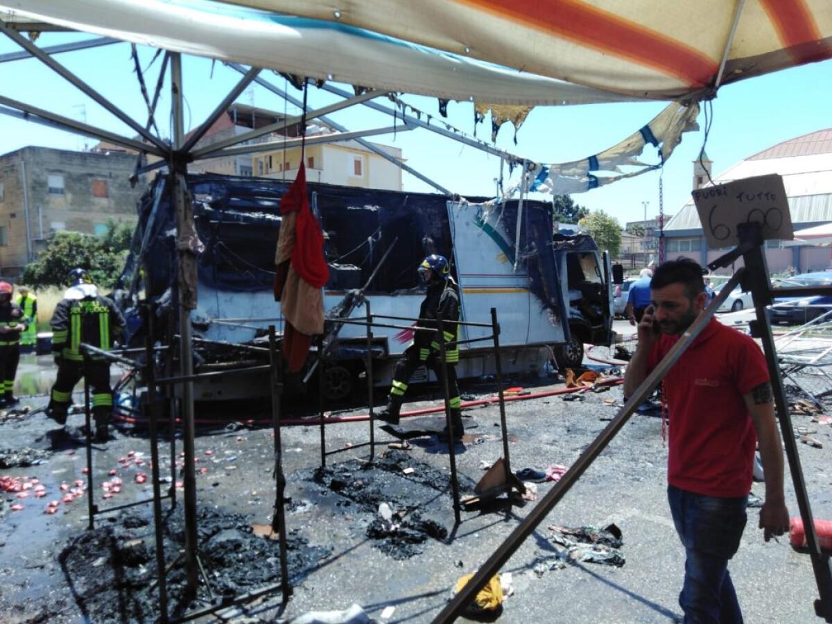 Rogo al mercatino, muore Giuseppa Scilio nel giorno del lutto cittadino per Tiziana Nicastro - La scintilla sarebbe stata provocata da una bombola 