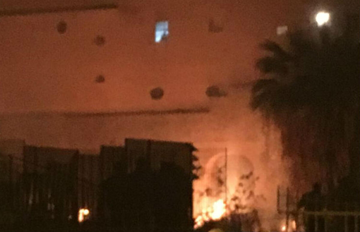 Notte di fiamme, fuoco e paura a piazza Calvario: alberi incendiati anche in via Tropea - Paura in piazza Calvario