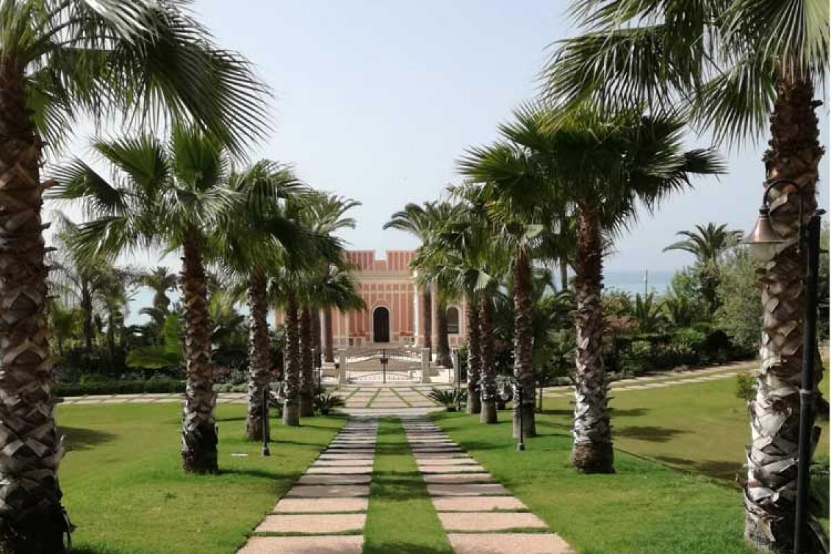 Villa Greca: una porta sull’infinito! - L'ingresso principale della Villa Greca.