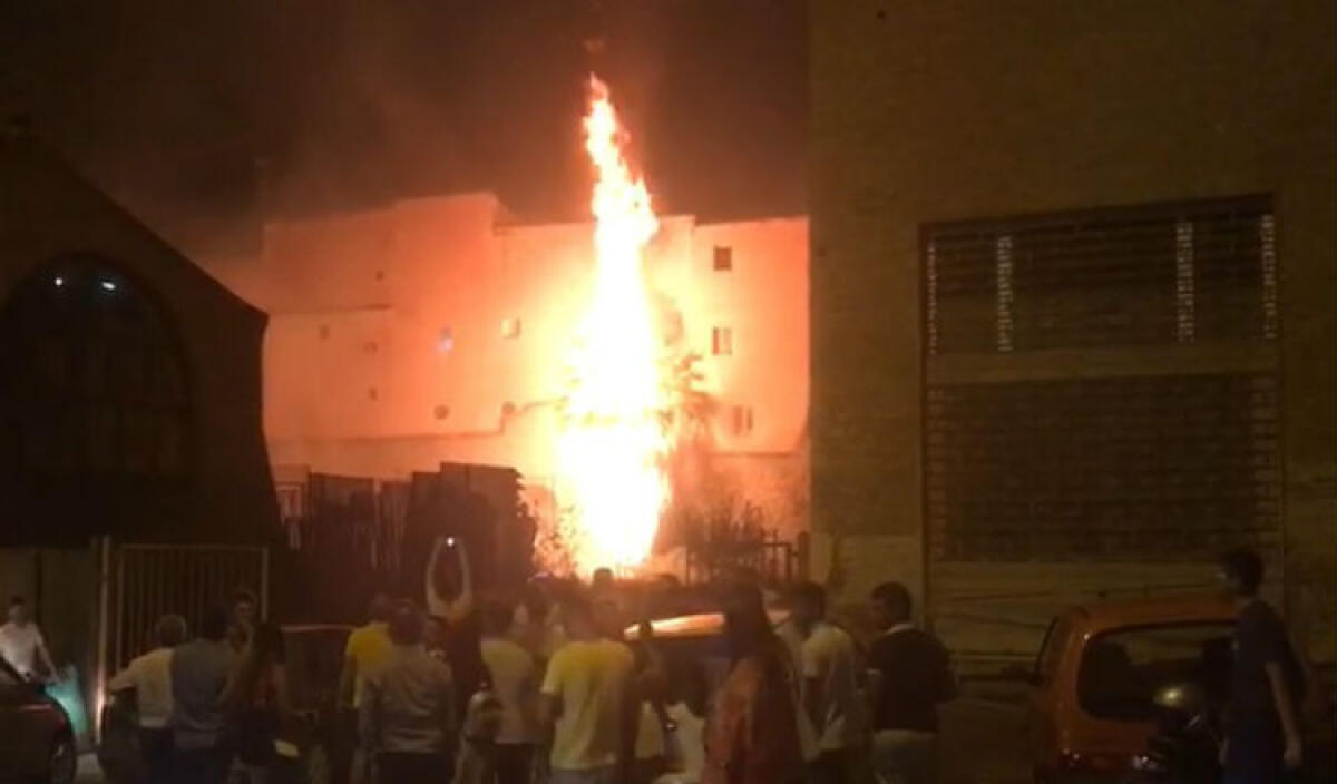 "Servono più vigili del fuoco in città", Giudice: "Dipende dalla politica Greco scriva a Salvini" - Sabato notte un esteso rogo a ridosso di palazzo Ducale