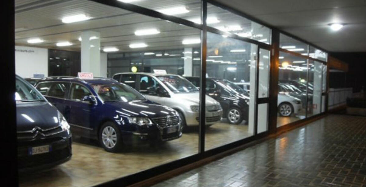 Lite per la vendita di un'auto, si arrivò alla violenza: una condanna, assolta donna - 