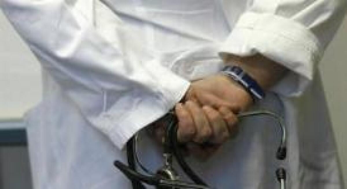 TROPPE AGGRESSIONI AI MEDICI, SI CORRE AI RIPARI - 