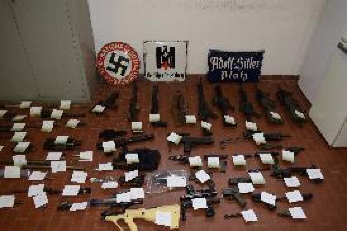 SEQUESTRATO UN ARSENALE DA GUERRA A UN GRUPPO DI ESTREMA DESTRA - 