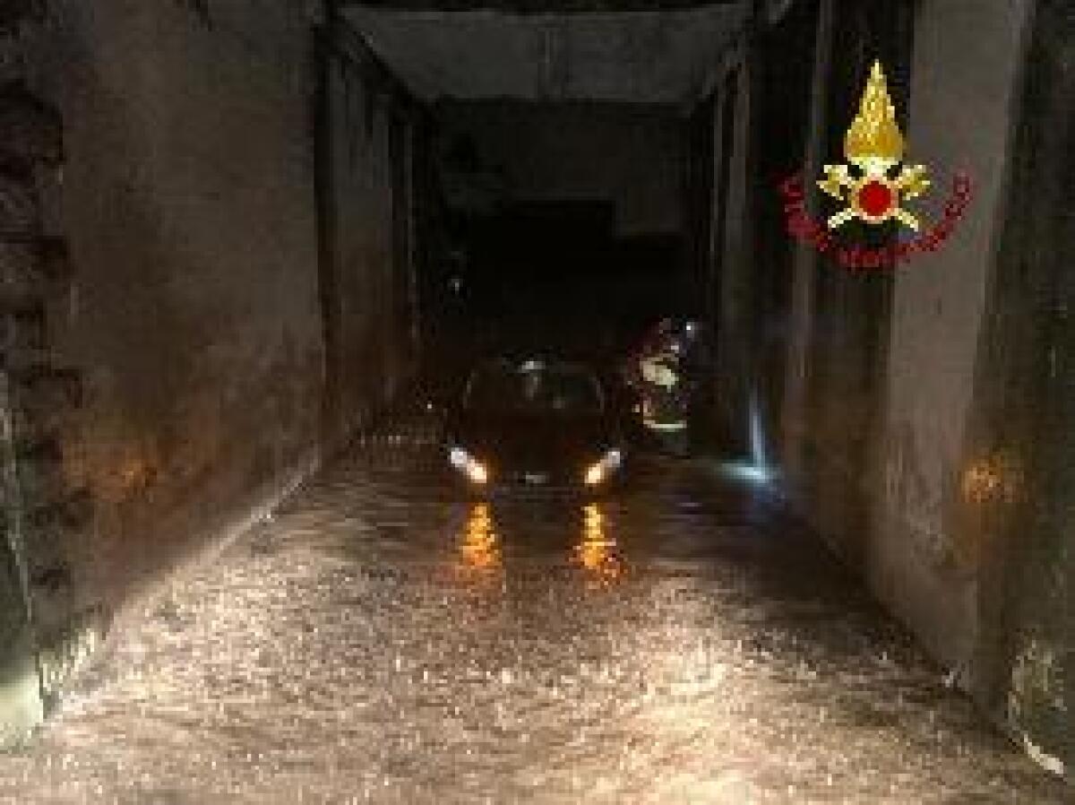 IL MALTEMPO UCCIDE UN UOMO AD AREZZO - 