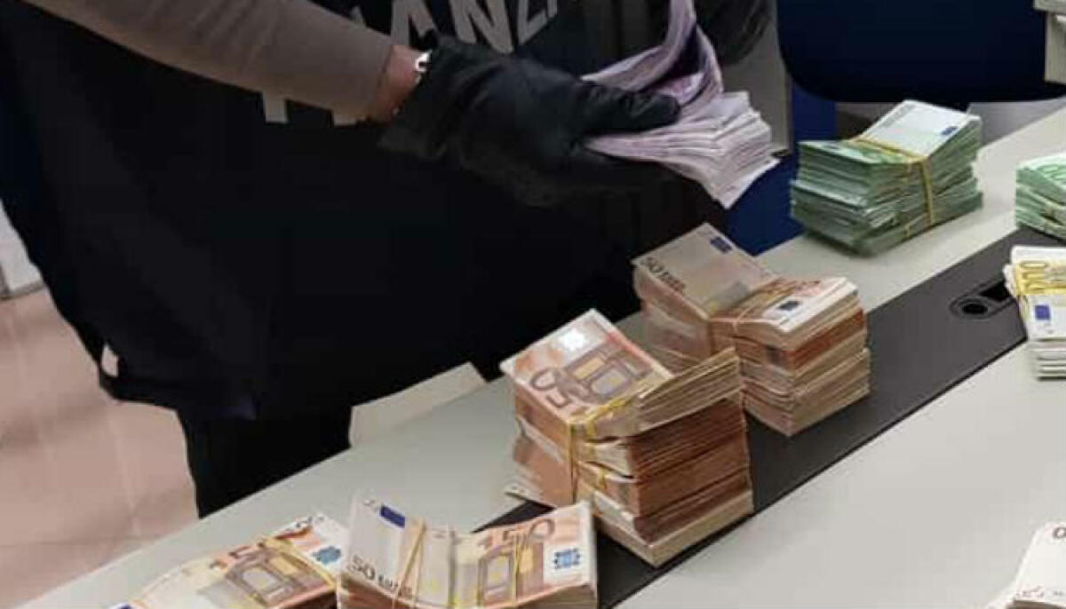 Centomila euro in casa, l'ombra del riciclaggio di soldi "sporchi": tre donne a giudizio - 