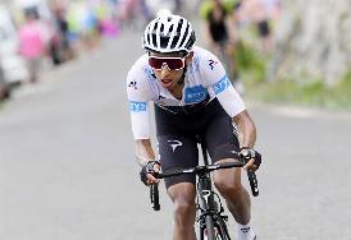 TAPPA ACCORCIATA PER IL MALTEMPO, BERNAL È LA NUOVA MAGLIA GIALLA - 