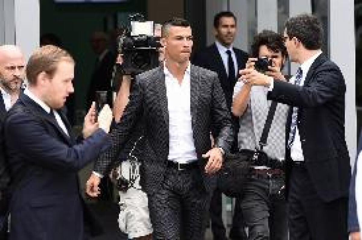 LA JUVE RIABBRACCIA RONALDO, ENTUSIASMO FRA I TIFOSI - 