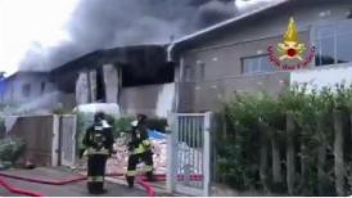 INCENDIO IN UN DEPOSITO DI RIFIUTI SPECIALI NEL MILANESE - 