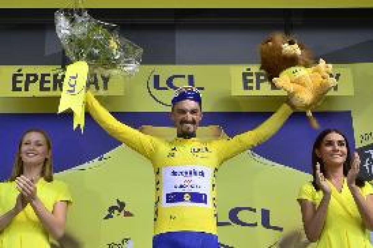 TAPPA A DE GENDT, ALAPHILIPPE STRAPPA LA MAGLIA GIALLA A CICCONE - 