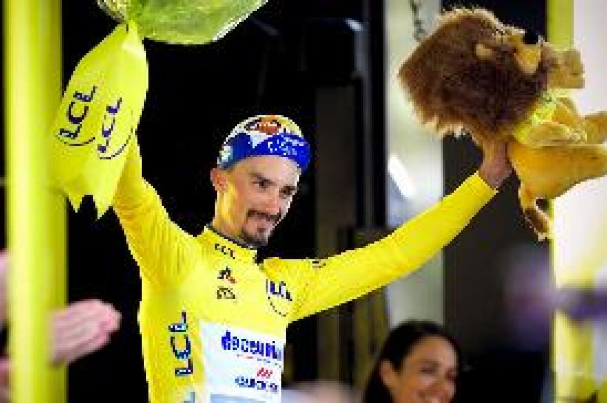 ALAPHILIPPE VINCE LA CRONO E ALLUNGA IN TESTA AL TOUR DE FRANCE - 