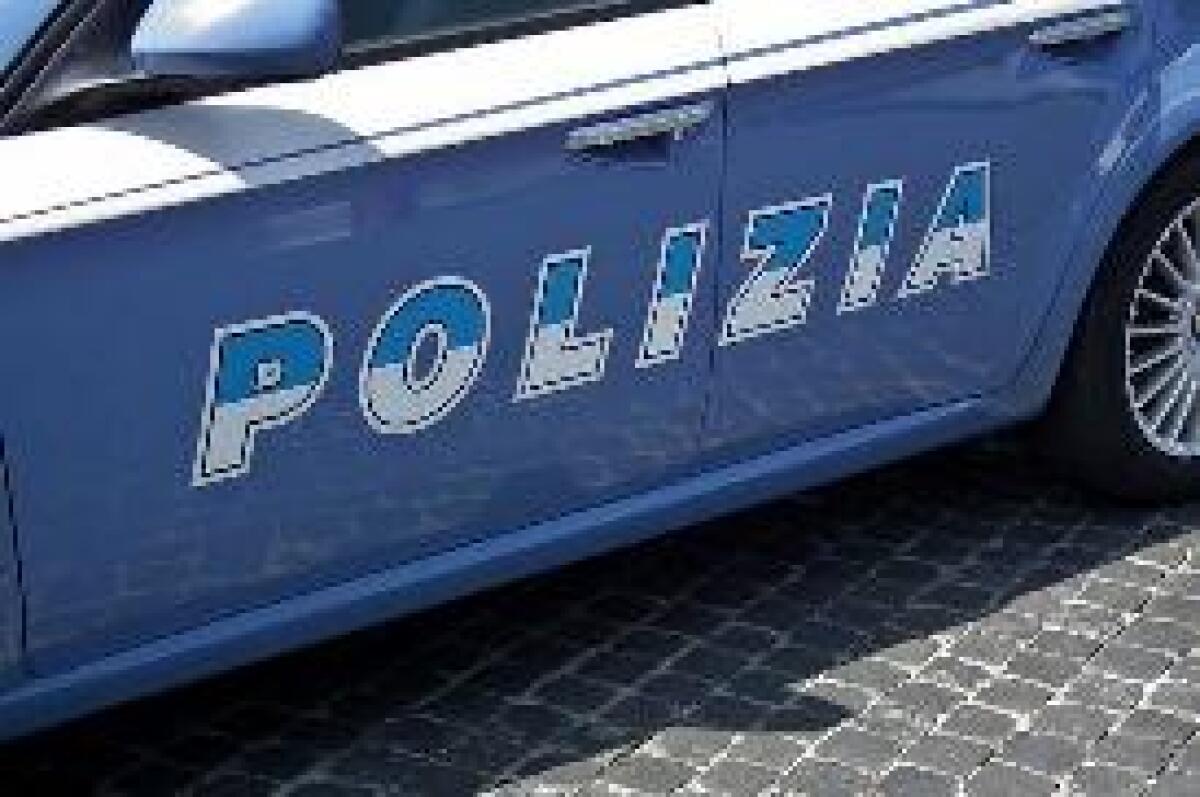TENSIONI E SGOMBERO EX SCUOLA NEL QUARTIERE PRIMAVALLE A ROMA -