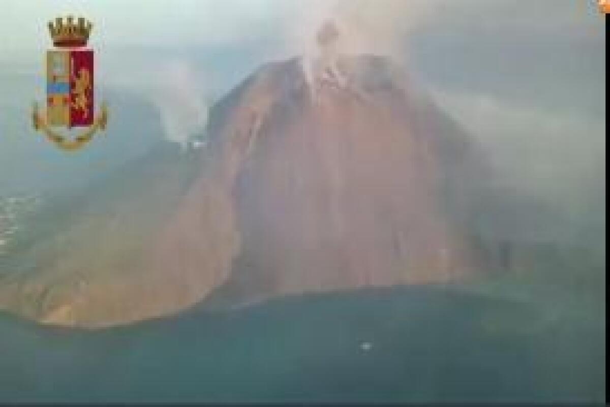 A STROMBOLI IL LIVELLO DI ALLERTA SALE DA VERDE A GIALLO - 