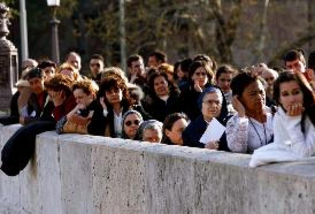 IN ITALIA POPOLAZIONE IN CALO, NASCITE AL MINIMO STORICO - 