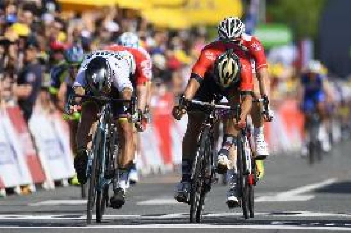 TEUNISSEN PRIMA MAGLIA GIALLA AL TOUR 2019, BATTUTO SAGAN - 