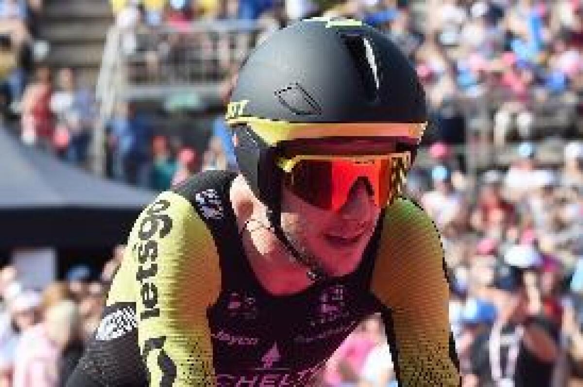SUI PIRENEI VINCE SIMON YATES, ALAPHILIPPE ANCORA IN GIALLO - 