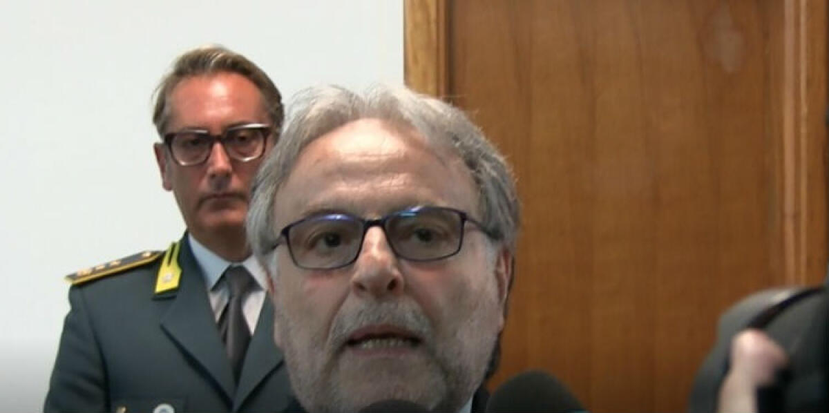 Auto a prezzi di favore e alberghi, poliziotto vicino ai Luca: "Denunce mai contro Rinzivillo" - Il procuratore capo Amedeo Bertone ha coordinato le indagini