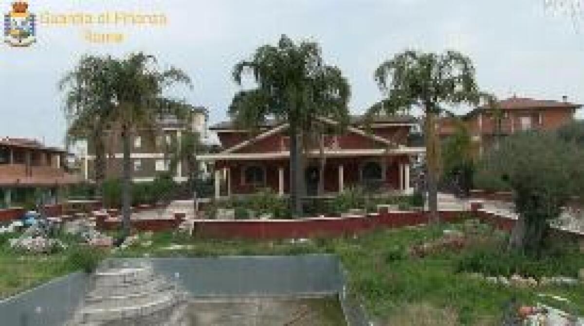 ROMA: CONFISCATI BENI PER 4 MLN A GUIDO CASAMONICA - 