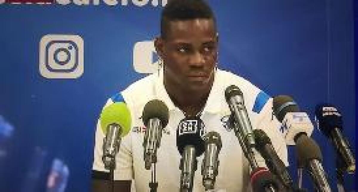 BALOTELLI ABBRACCIA BRESCIA "MIA MADRE COMMOSSA, ORA VOGLIO NAZIONALE" - 