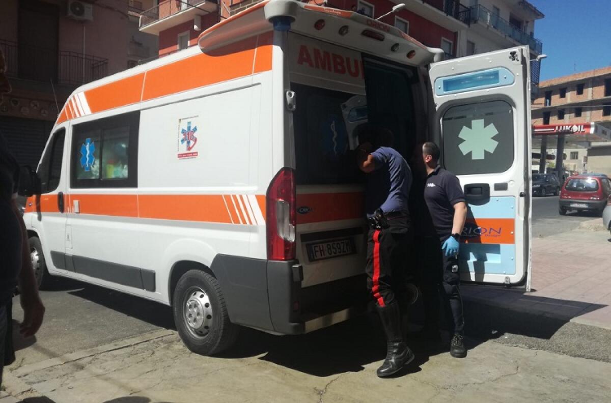 Giovane colto da malore e l'ambulanza tarda, decisivo l'intervento dei carabinieri - 