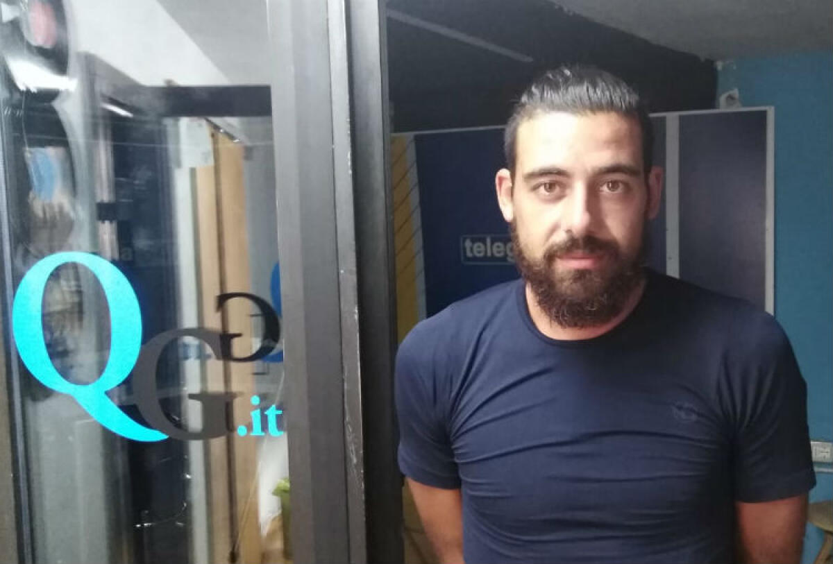A piedi e solo lungo la costa, viaggio Nesta tocca Gela: "Percorsi più di 1.800 chilometri" - Nazario Nesta è partito lo scorso maggio dalla Puglia