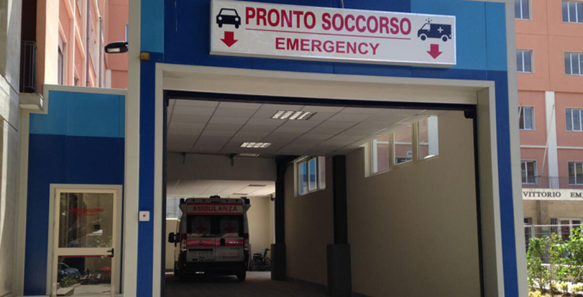 Parziale cedimento di un controsoffitto al pronto soccorso, interessata area codici rossi - 