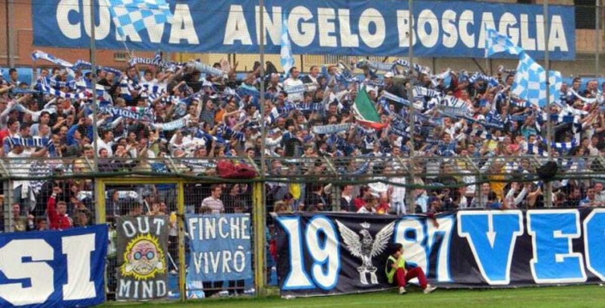 Tifosi schierati contro sindaco e vice per la scelta dell'Fc Gela. "Seguiremo il progetto Melfa" - 