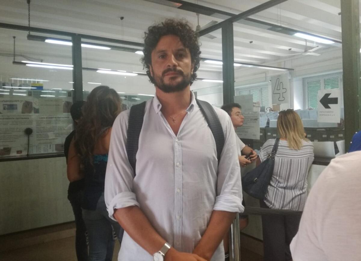 Senza privacy e locali angusti, Scerra: "L'Anagrafe va trasferita in viale Mediterraneo" - 