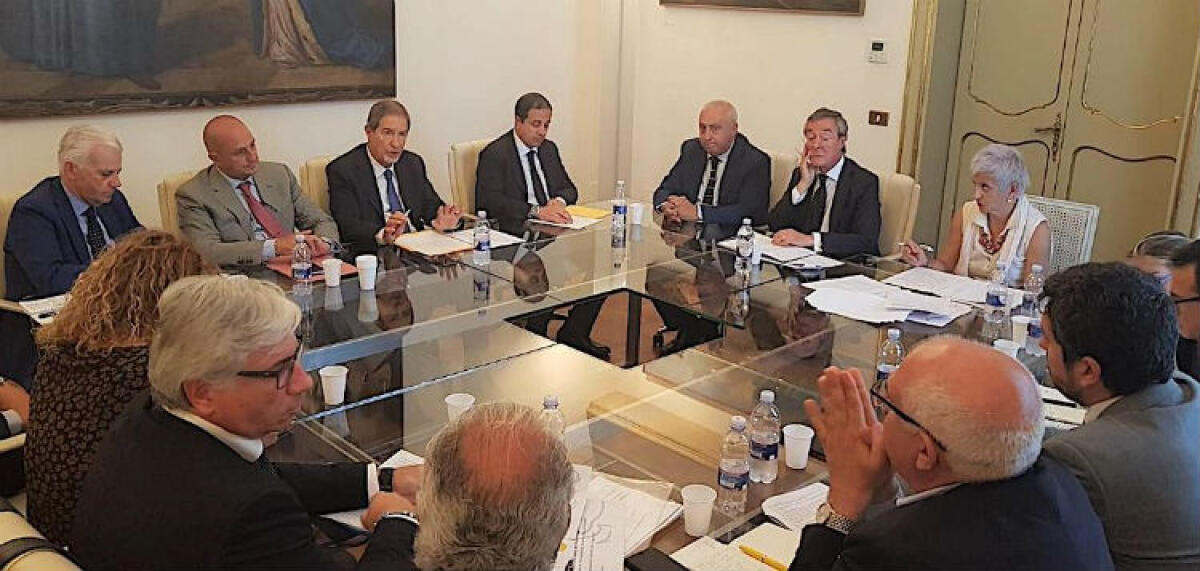 L'area industriale locale nelle Zes, concluso vertice in Regione: Greco, "misura importante" - Uno degli incontri tenutosi in Regione prima dell'istituzione delle Zes