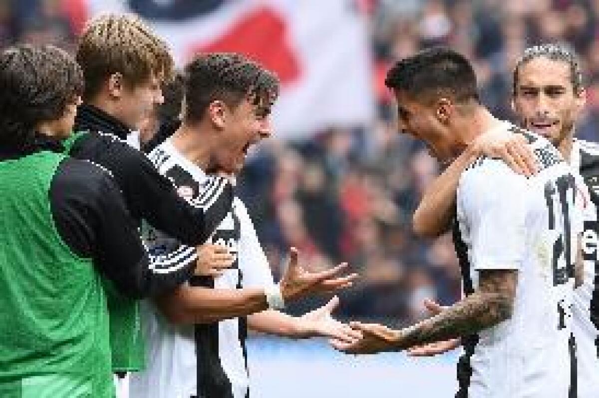 CANCELO SALUTA LA JUVENTUS, TIFOSI CON DYBALA - 