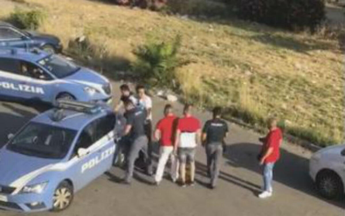 Ha tentato di rapinare il supermercato "Fortè", giudizio immediato per il minore arrestato - I poliziotti lo arrestarono davanti al supermercato