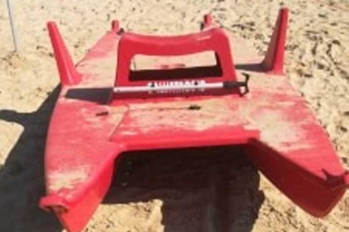 Irruzione furtiva in una torretta di salvataggio al lungomare: rubati remi e salvagente - Un pattino di sicurezza è stato rubato nella notte a Manfria