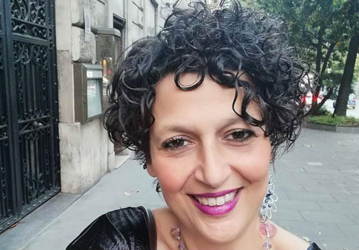 La "ragazza dei foulard" che ha vinto la battaglia contro il tumore, "oggi aiuto le pazienti" - Aurora Sola Milano oggi aiuta le pazienti del reparto oncologia