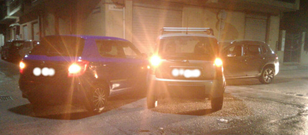 Scontro in via Vasari, coinvolte tre auto: una donna ferita - L'impatto in via Vasari