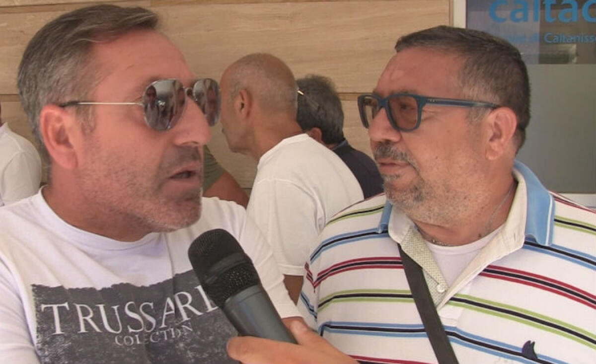 Niente acqua a San Giacomo, residenti denunciano Caltaqua: "Anche attività commerciali ferme" - Massimo Maganuco e Giorgio Navarra vivono i disagi di tanti altri residenti del quartiere