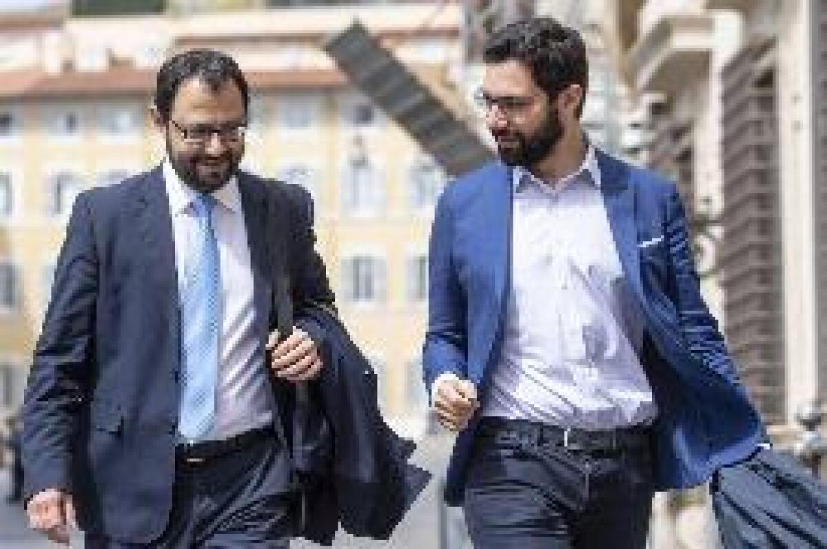 M5S COMPATTO "NOI UN MONOLITE ATTORNO A DI MAIO" - 