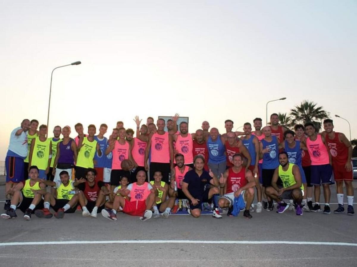 Torneo giallo, basket e divertimento al playground - 