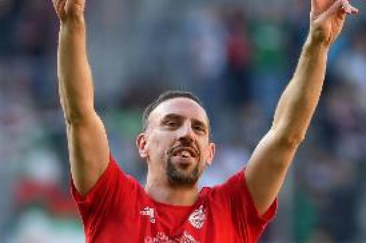 RIBERY SBARCA A FIRENZE, ENTUSIASMO FRA I TIFOSI - 