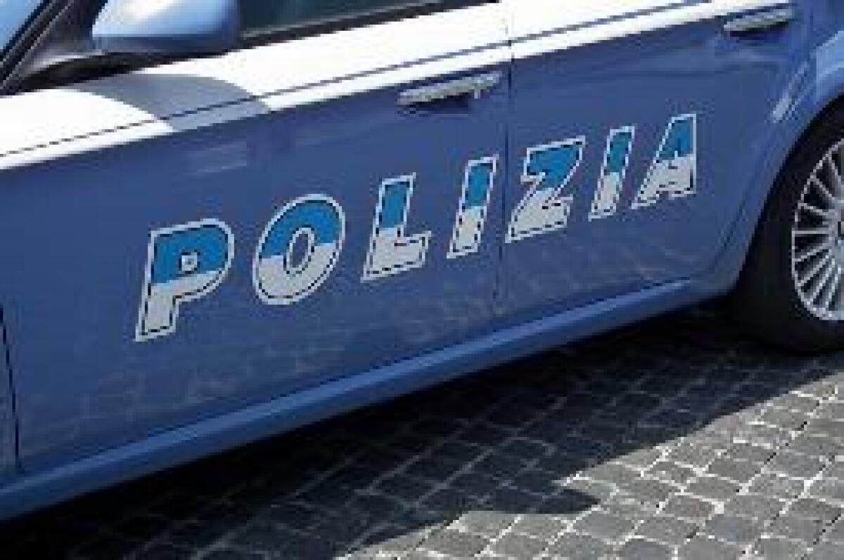DONNA VIOLENTATA PER 10 ANNI, 5 ARRESTI A COSENZA - 