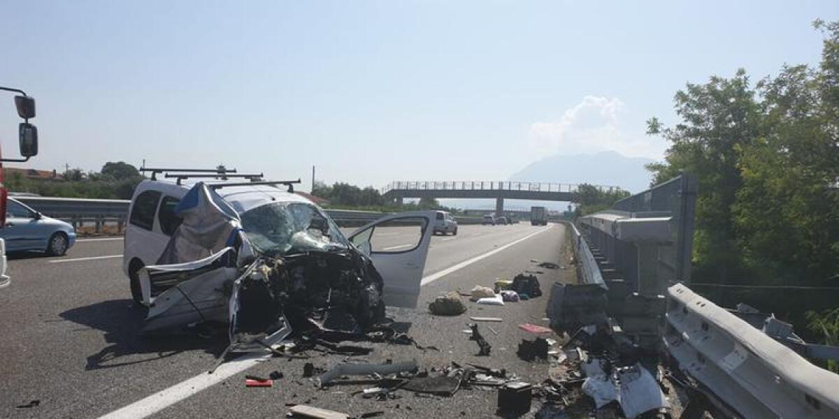 Lo schianto mortale sulla A2, niente autopsia sui corpi di Gaetano e Gianluca Martines - Lo schianto su un tratto della A2