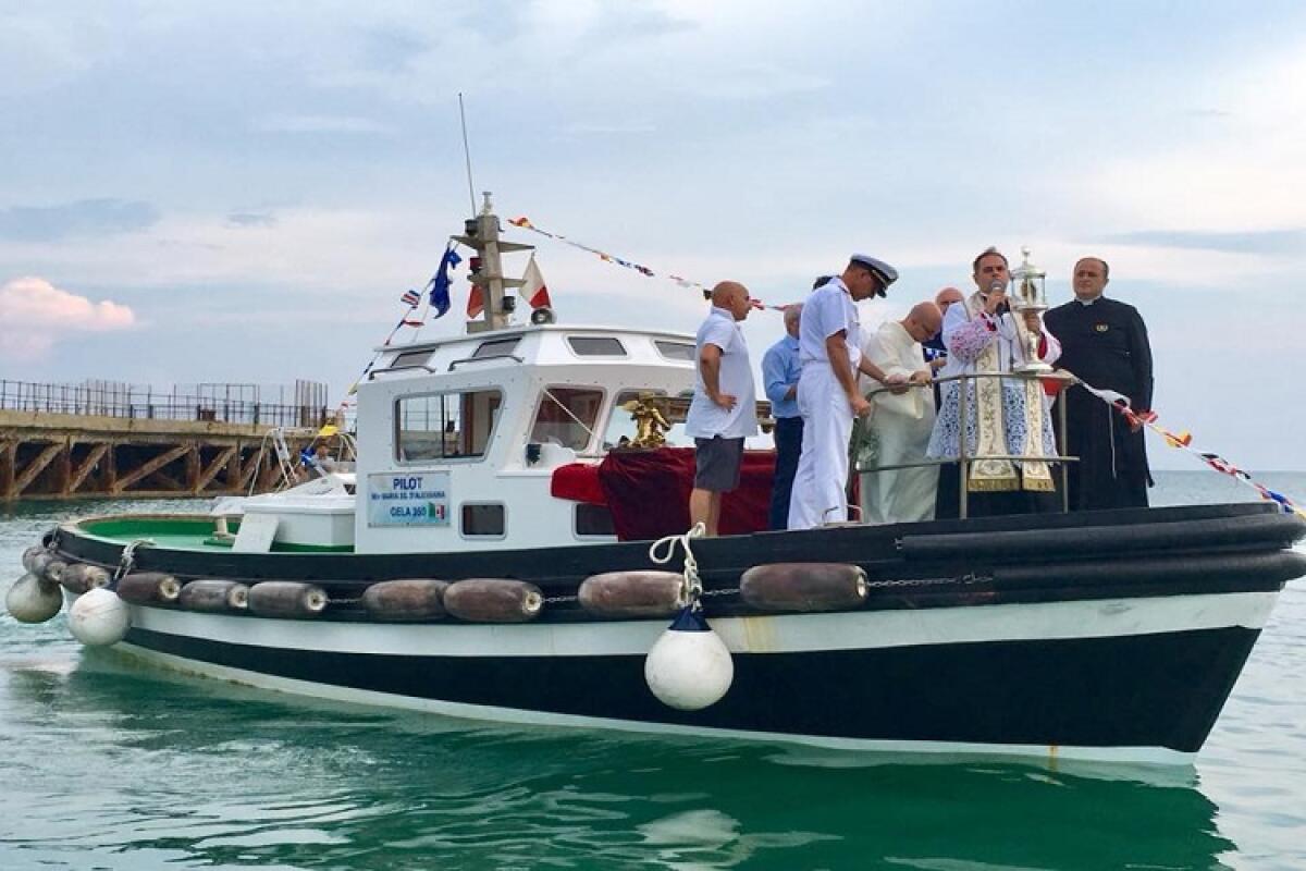 La "varchiata" di San Francesco di Paola lungo il litorale gelese - 